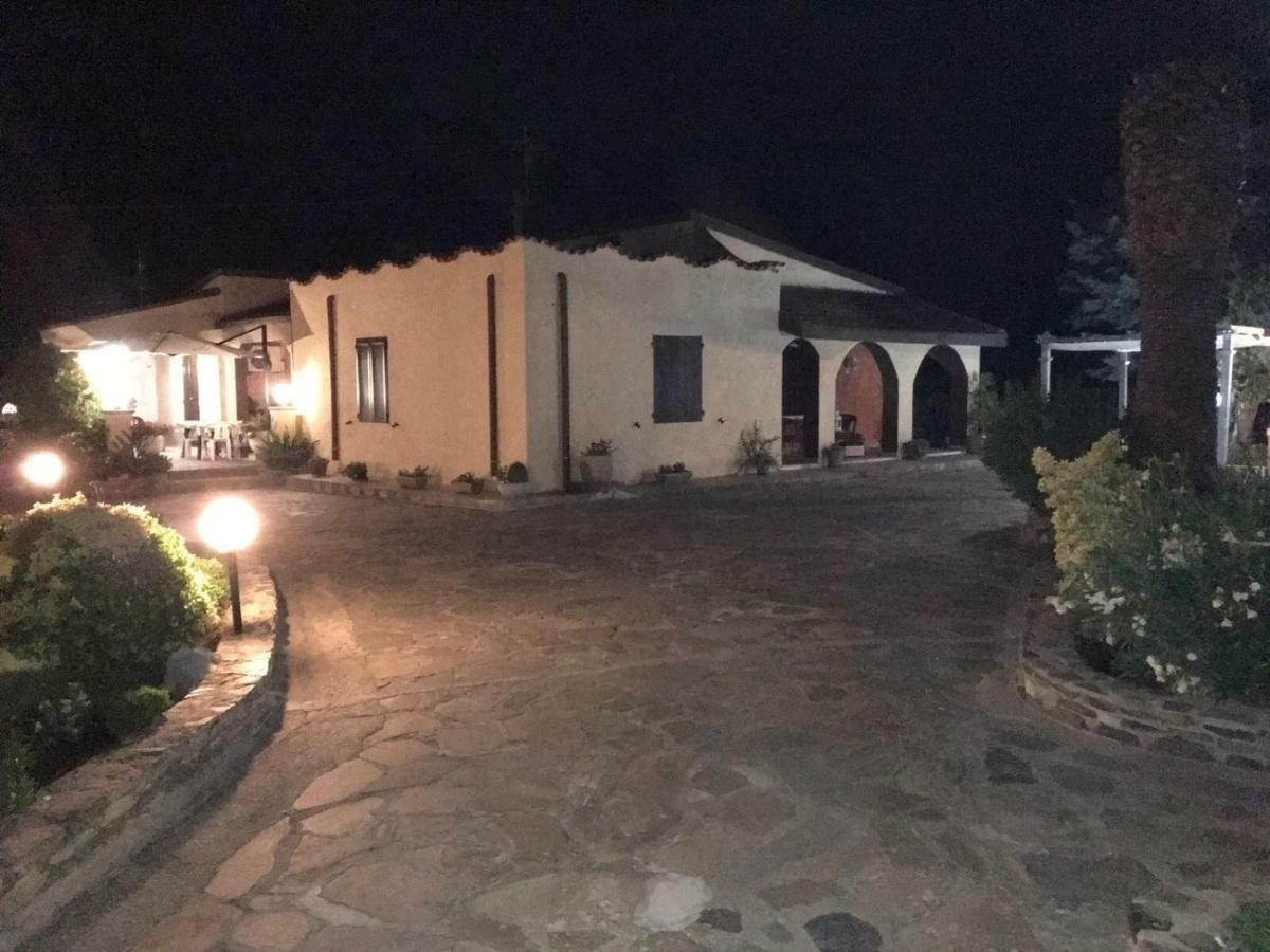 Вілла Casa Vacanze La Guzzetta Ranch Canaglia Екстер'єр фото